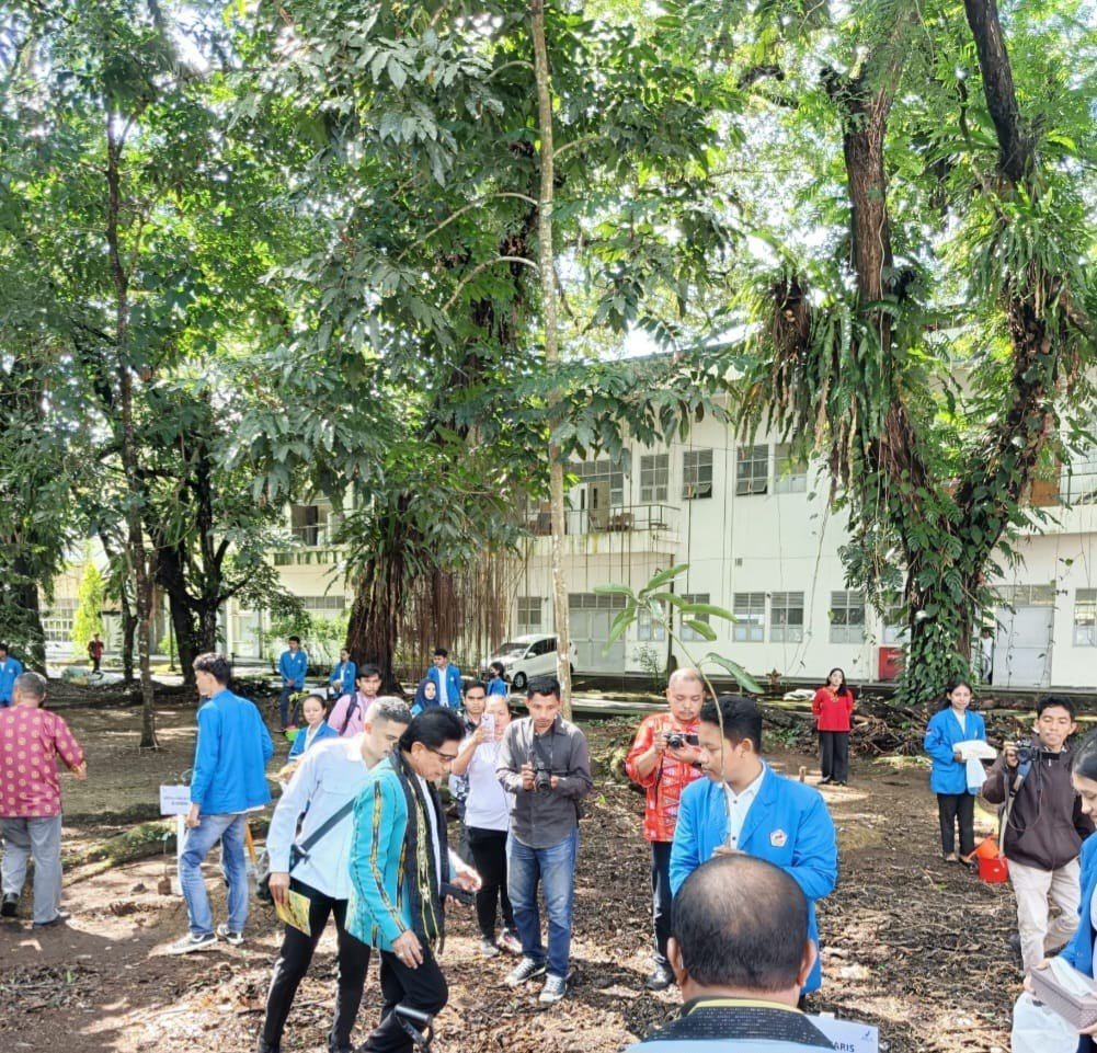 Dies Natalis ke-63 Unpatti, Pemprov Maluku dan Civitas Akademika Tanam 500 Pohon di Fakultas Pertanian