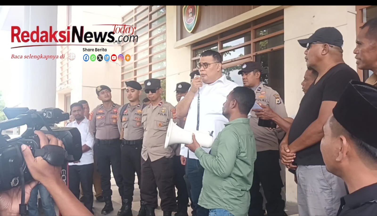 DPRD Maluku Diserbu Massa Sopir Dump Truck, Kadis ESDM Diminta Dicopot