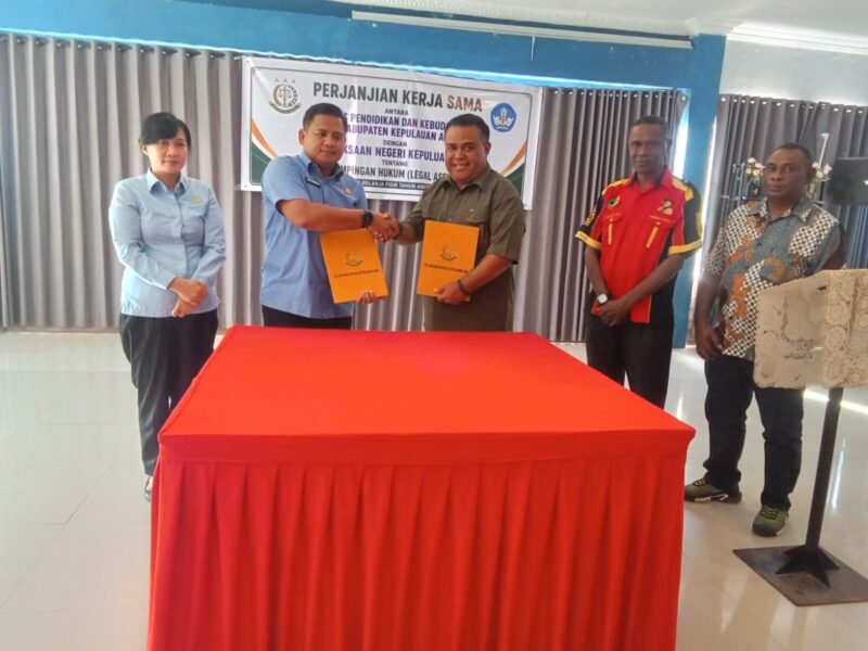 PERKUAT TATA KELOLA ANGGARAN, DIKBUD ARU DAN KEJARI TANDATANGANI KERJA SAMA PENDAMPINGAN HUKUM