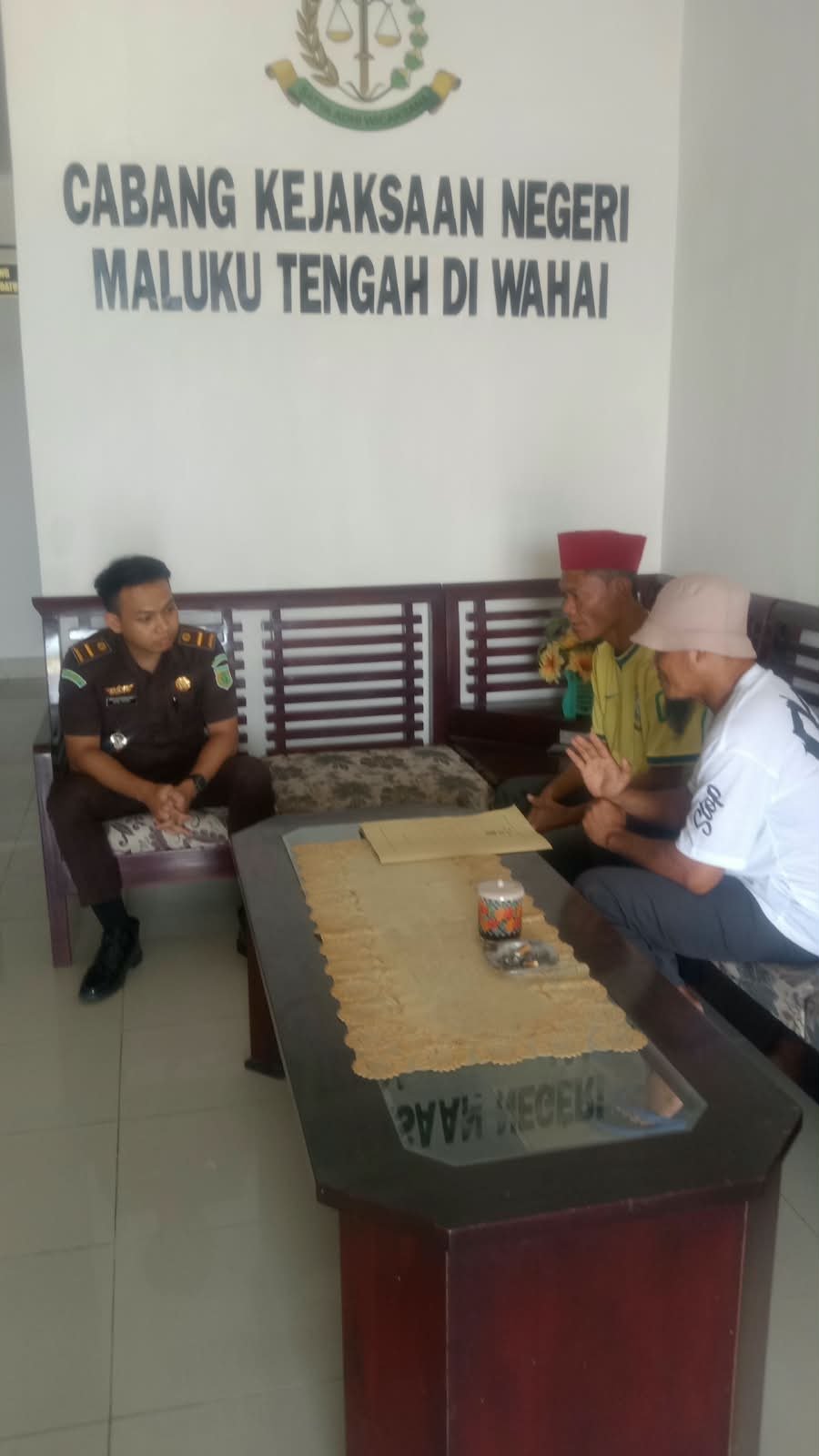 Dua Tokoh Masyarakat Negeri Wahai Datangi Kejaksaan, Laporkan Dugaan Pemalsuan Tanda Tangan